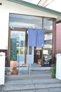 めしcafe玄関