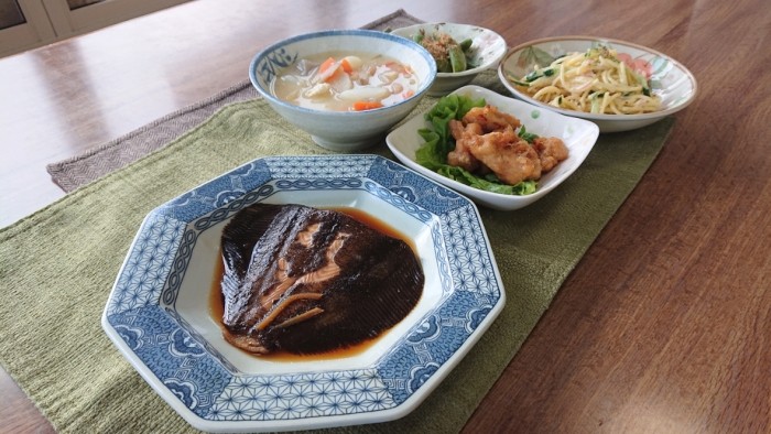 今日のメインはあったか豚汁です！