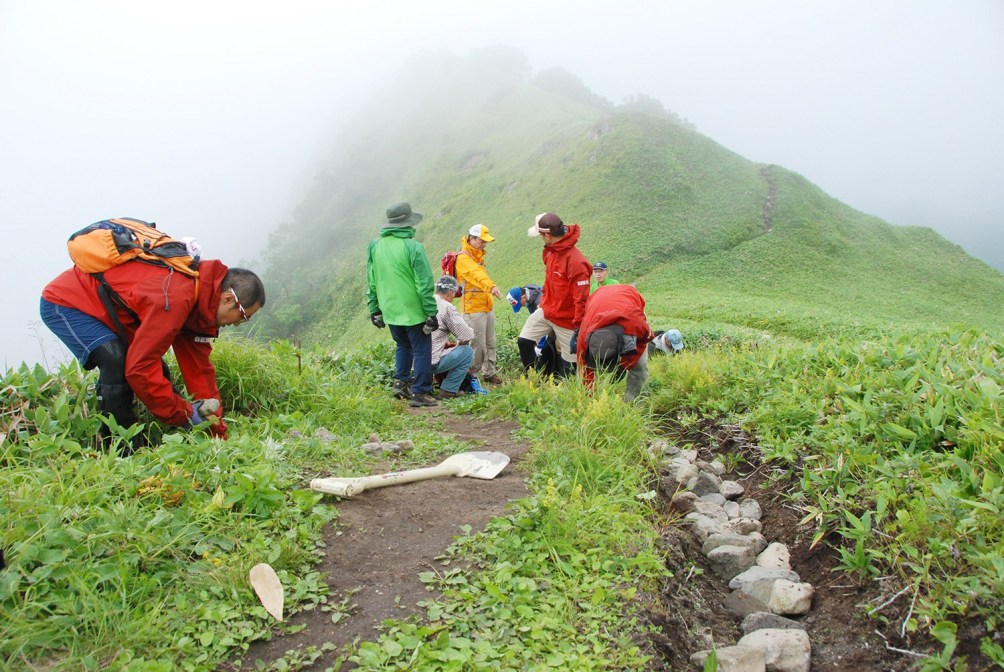 伊達紋別岳を愛する人々。夏の登山道整備
